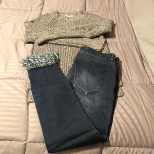 Adorable fringe ankle jeans!